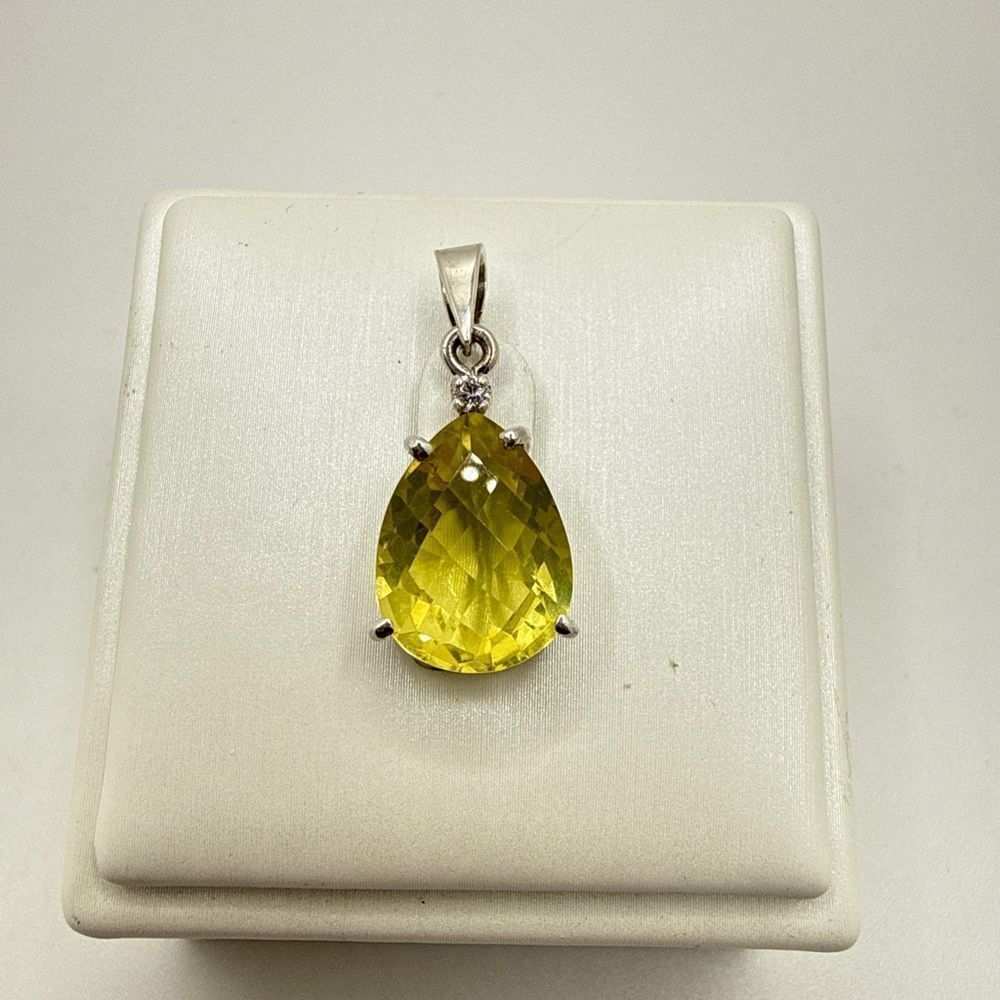 NWOT 14x11mm pear cut, faceted Lemon Quartz pendant with cz accent in 925!